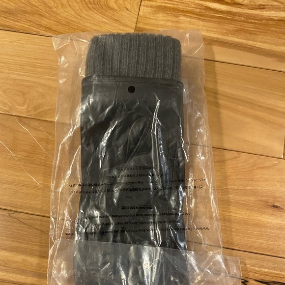 COACH -!BRAND NEW W`TAGS BLACK LEATHER KNIT CUFF GLOVES. - Picture 3 of 5